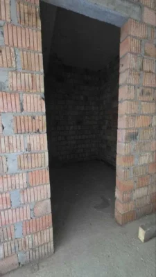Продаж великої трикімнатної новобудови з власним двором
