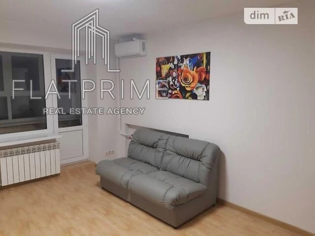 Продаж 1к квартири 38 кв. м на вул. Академіка Заболотного 12
