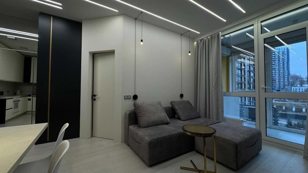 No commission! Sale of a designer 1-room apartment in the residential complex "French"
