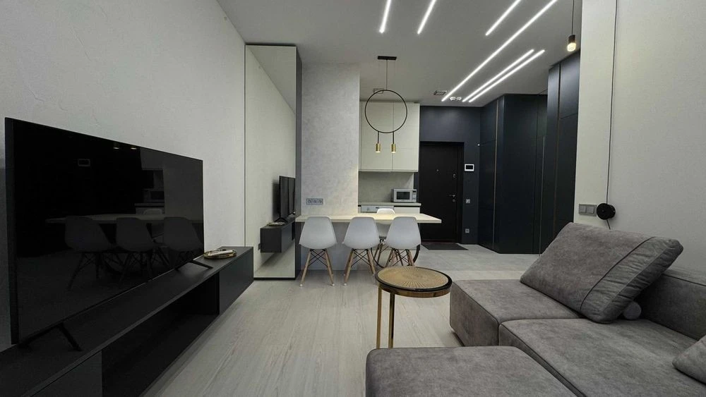 No commission! Sale of a designer 1-room apartment in the residential complex "French"