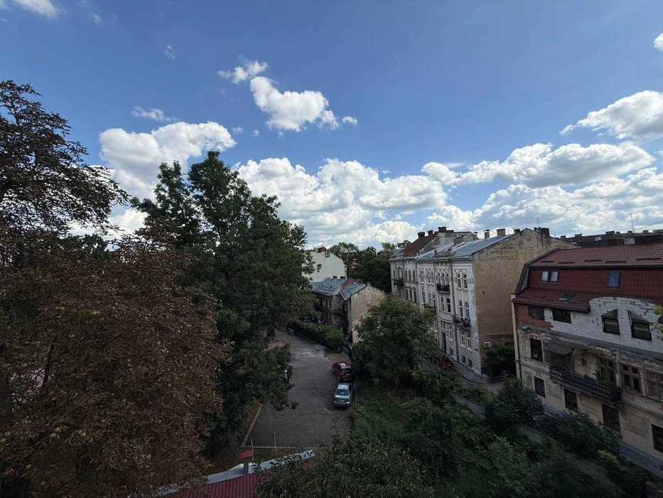 Продаж 2-кім квартири по вулиці Стефаника з паркомісцем