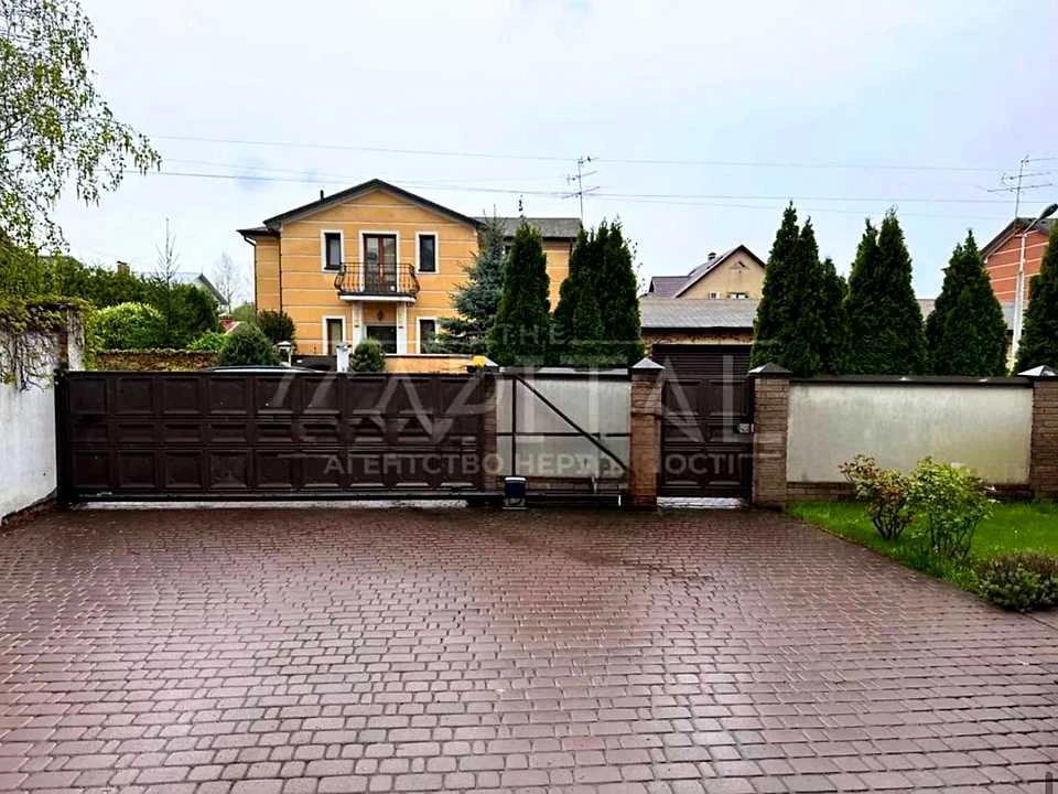 Будинок. Київ, Центральна вул.