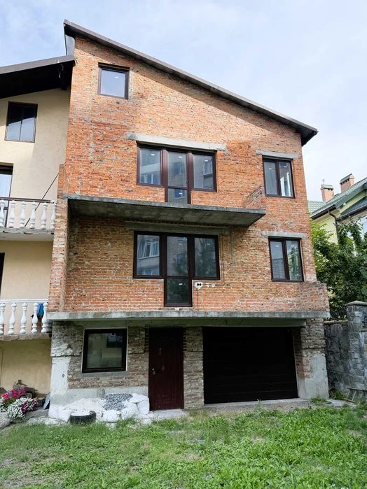 Продаж  будинку у Львові, вул. Шполянська, 299 м.кв., 4 сот,