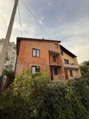 Продаж  будинку у Львові, вул. Шполянська, 299 м.кв., 4 сот,