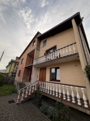 Продаж  будинку у Львові, вул. Шполянська, 299 м.кв., 4 сот,