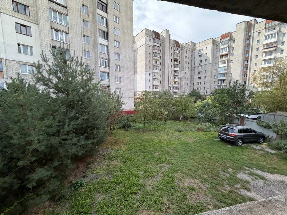 Продаж  будинку у Львові, вул. Шполянська, 299 м.кв., 4 сот,