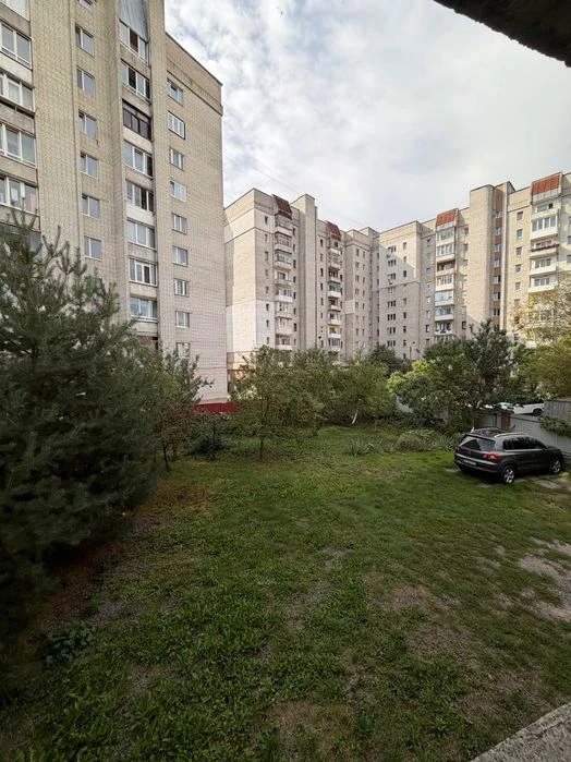 Продаж  будинку у Львові, вул. Шполянська, 299 м.кв., 4 сот,