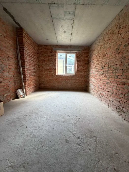 Продаж  будинку у Львові, вул. Шполянська, 299 м.кв., 4 сот,