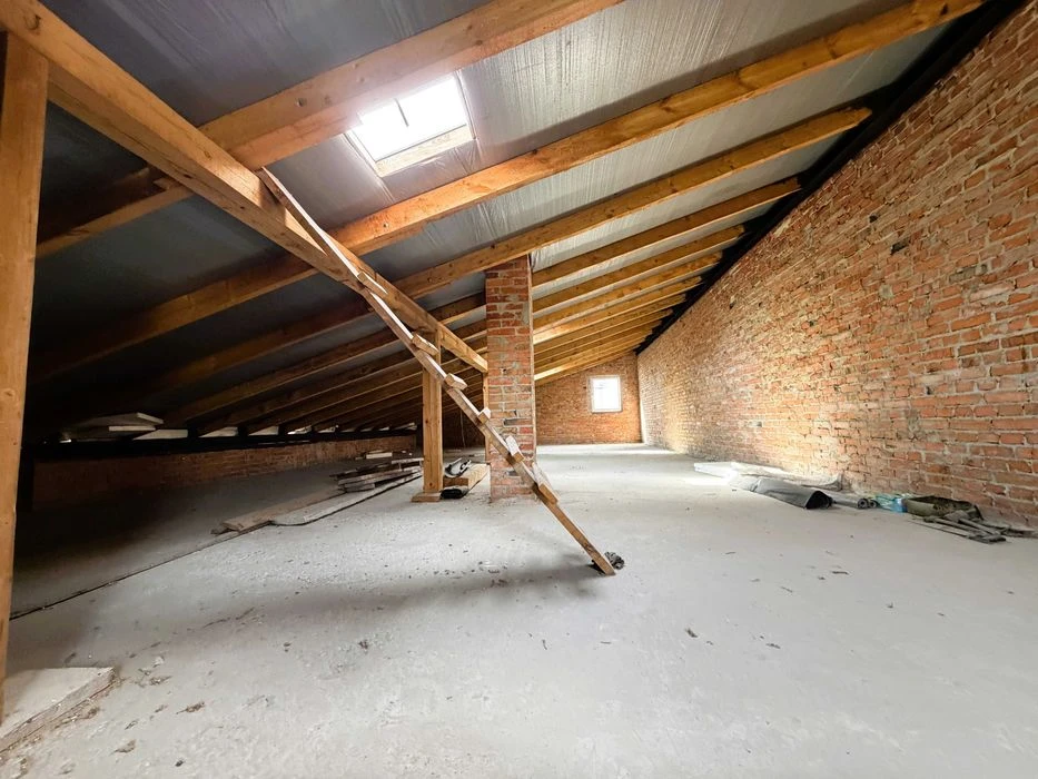 Продаж  будинку у Львові, вул. Шполянська, 299 м.кв., 4 сот,