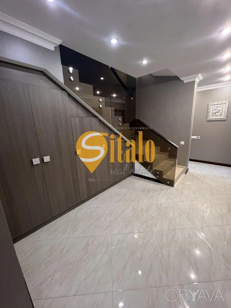 5-комнатная квартира, 220 кв.м