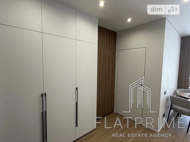 Sale of 1-room apartment 42.5 sq. m. on Rodiny Kristeriv St. 14B •