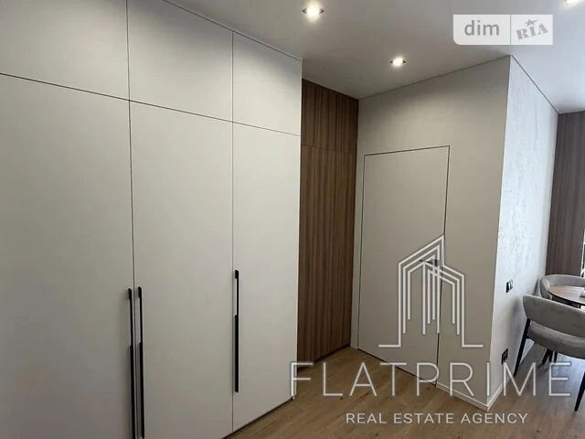 Sale of 1-room apartment 42.5 sq. m. on Rodiny Kristeriv St. 14B •
