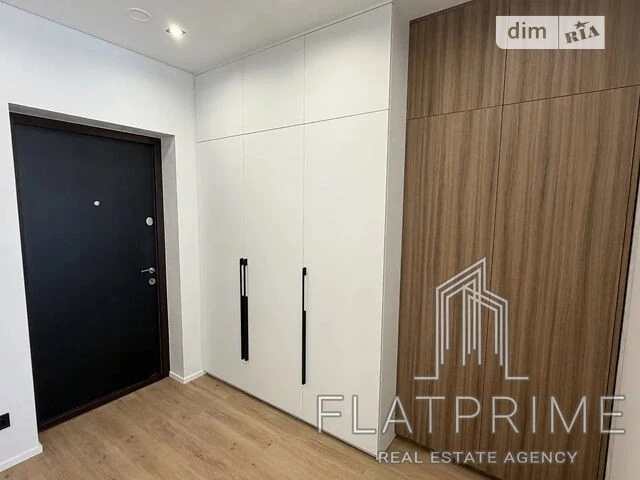 Sale of 1-room apartment 42.5 sq. m. on Rodiny Kristeriv St. 14B •