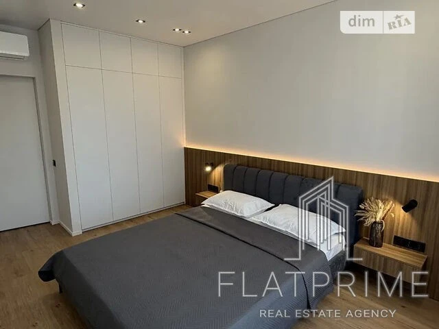 Sale of 1-room apartment 42.5 sq. m. on Rodiny Kristeriv St. 14B •
