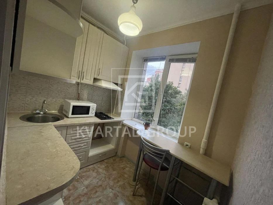 Sale of 1-room apartment 28.1 sq. m. on Velyka Vasylkivska 1 st.