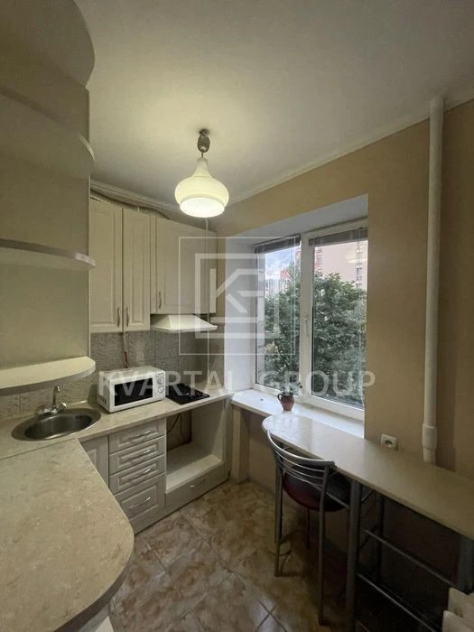 Sale of 1-room apartment 28.1 sq. m. on Velyka Vasylkivska 1 st.