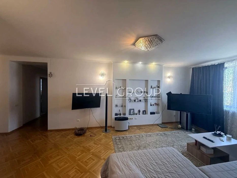 Продам квартиру 138м2 Харківське шосе 58 Дарницький район Ре