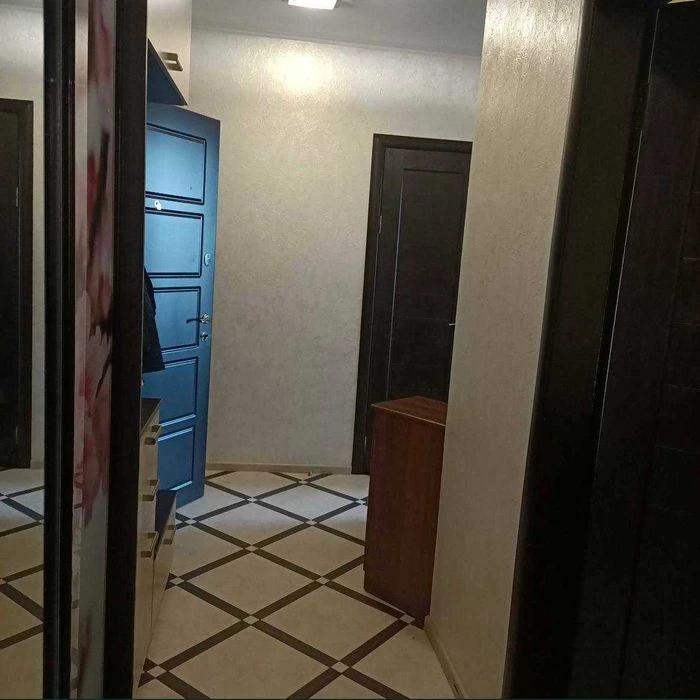 Продаж 2-кім з видом на озеро.