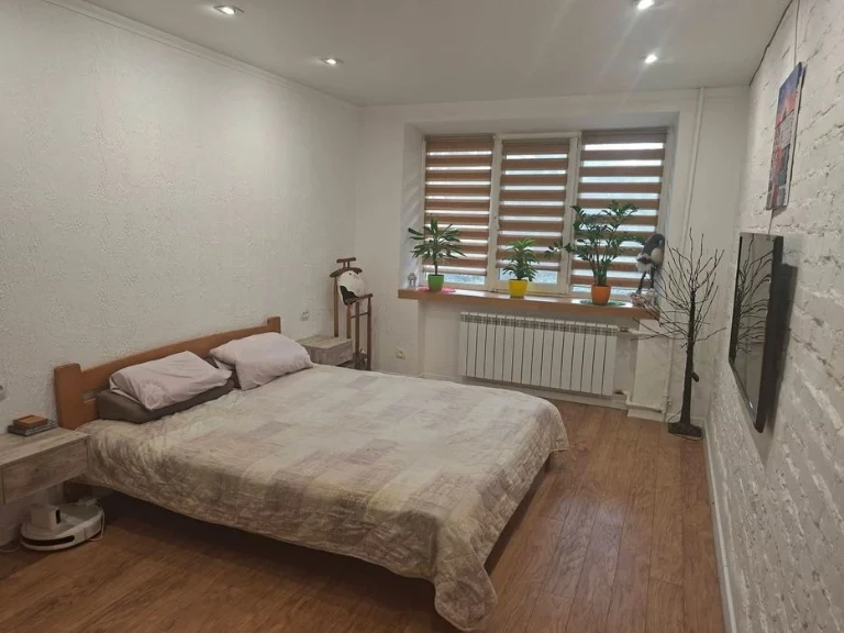 Продаж 2 кім. кв. Проспект Миру