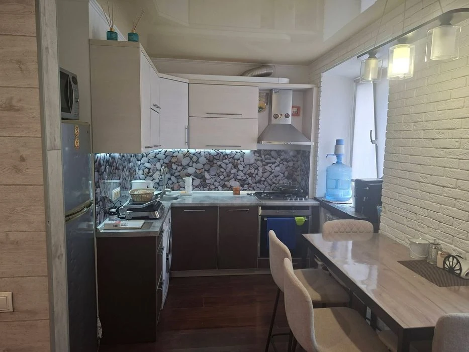 Продаж 2 кім. кв. Проспект Миру