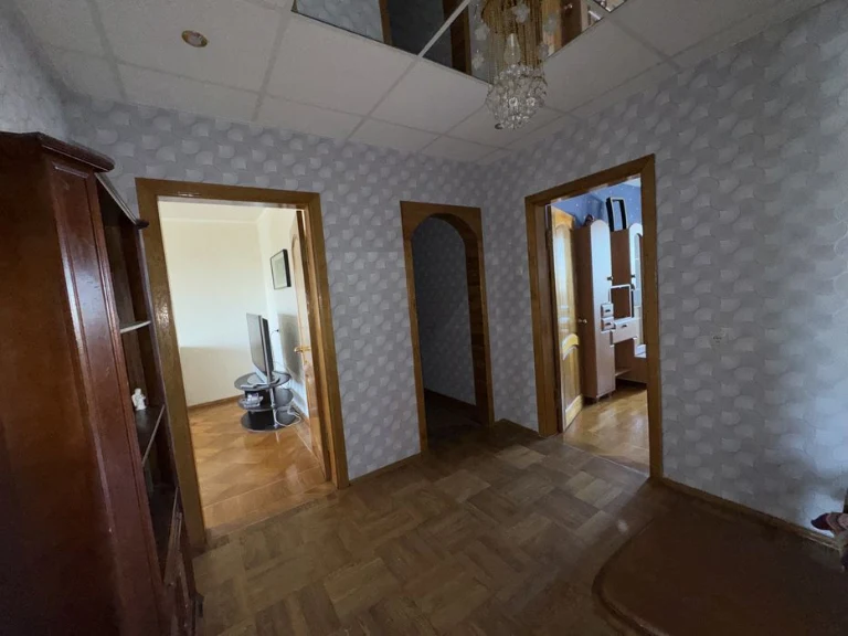 Продається 4-и кімнатна  квартира від власникс