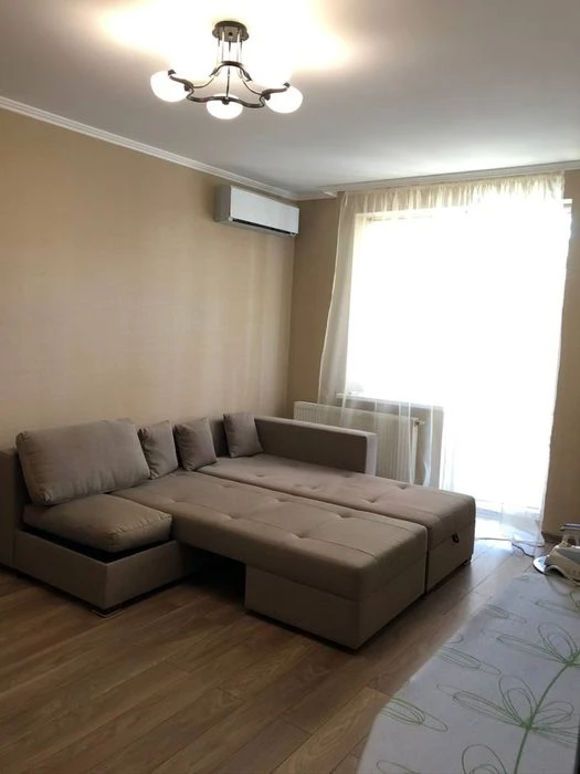 Продаж квартири, поруч центр міста