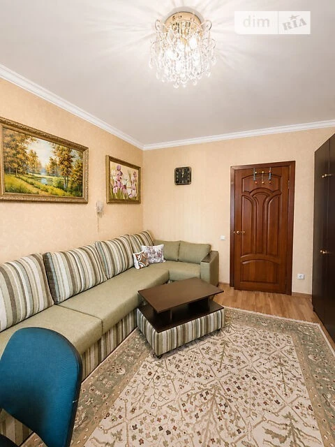 Продаж 3к квартири 69.2 кв. м на вул. Оріхуватська 12, кв. 2