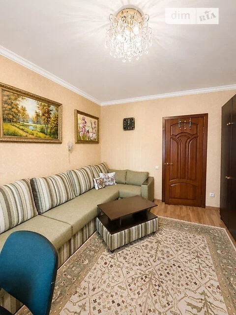 Продаж 3к квартири 69.2 кв. м на вул. Оріхуватська 12, кв. 2