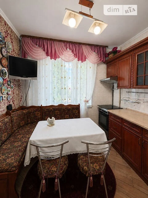 Продаж 3к квартири 69.2 кв. м на вул. Оріхуватська 12, кв. 2