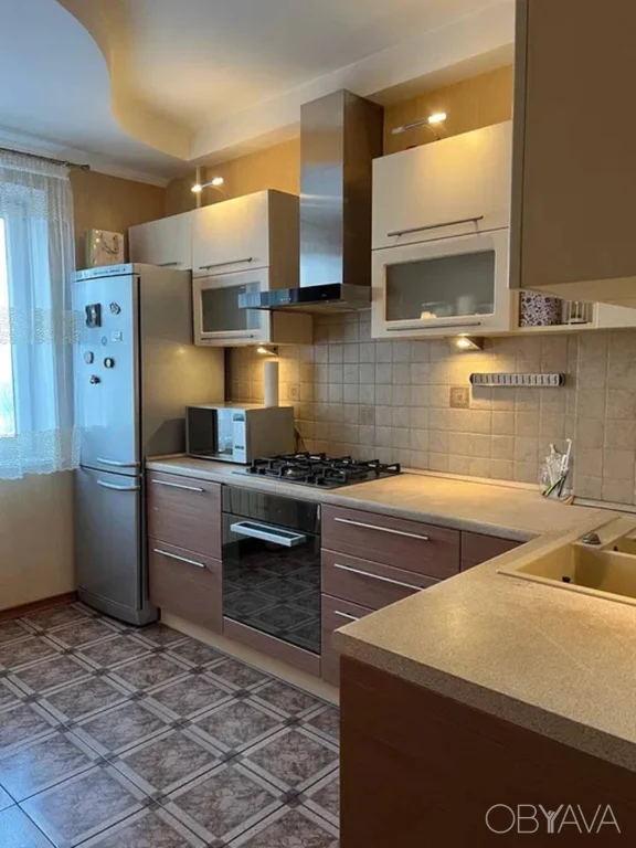 3-х ком квартира Шептицкого Андрея Митрополита ул. (Луначарс