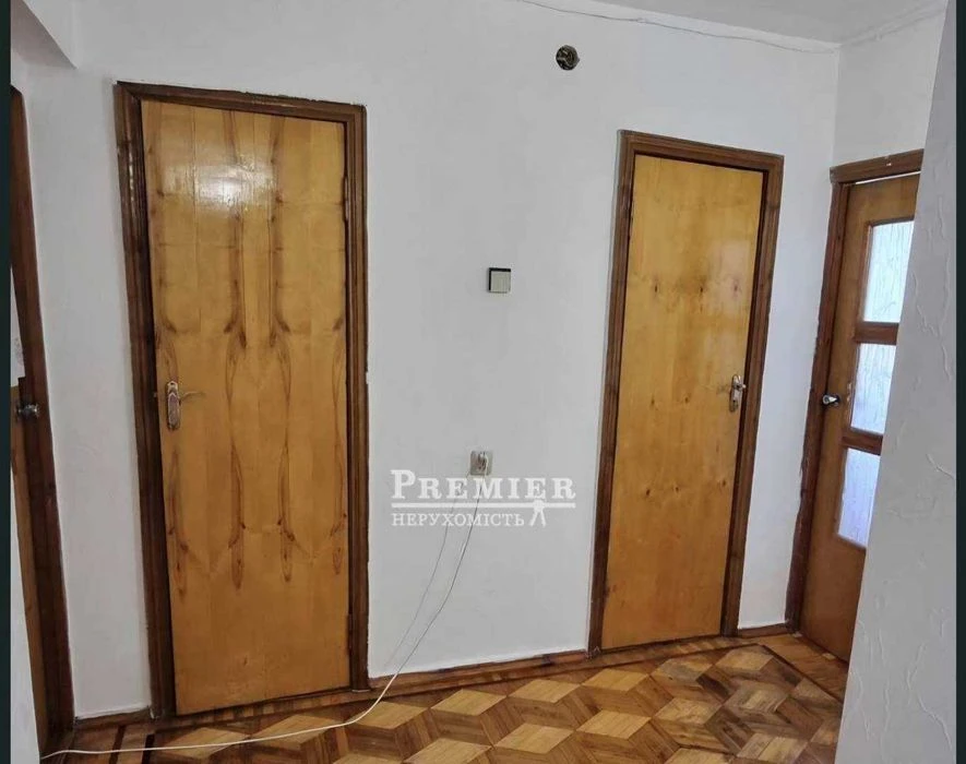 Продам 4-х кімнатну квартиру з косметичним ремонтом на Добро