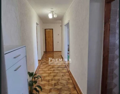 Продам 4-х кімнатну квартиру з косметичним ремонтом на Добро