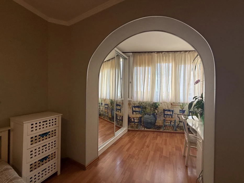 Продается квартира 64 м2 с ремонтом  по ул. Ак. Корольова