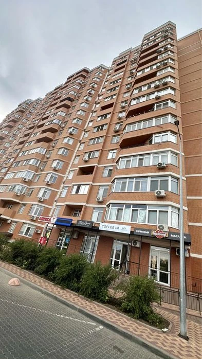 Продам 3 комнатную квартиру с кладовкой Реал Парк Дом сдан