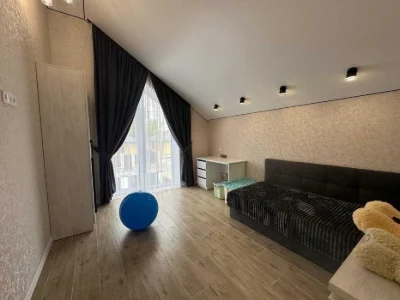 Two-story house with renovation for 4 rooms!