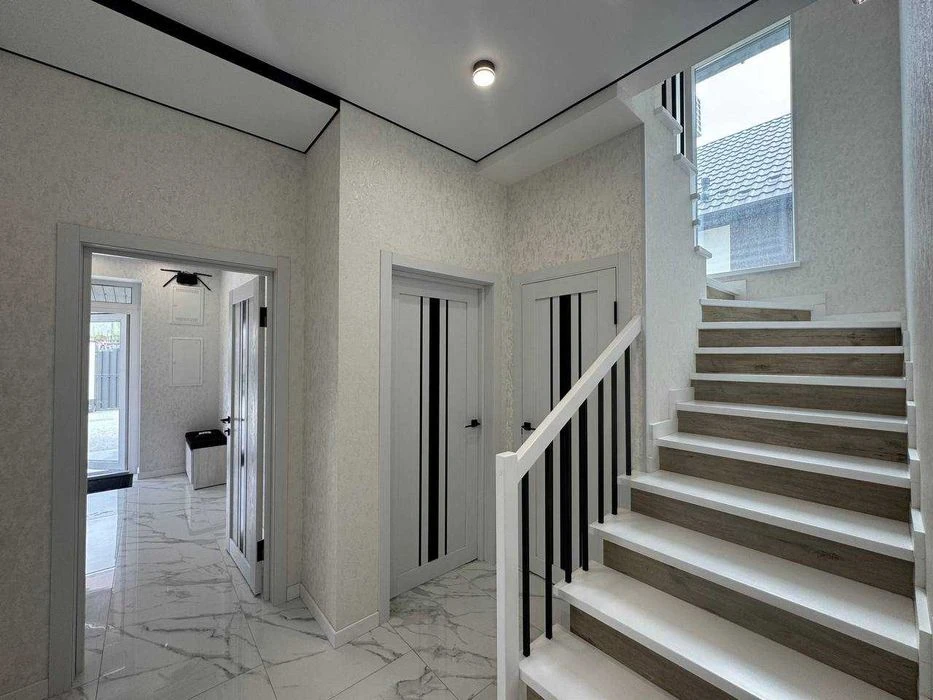 Two-story house with renovation for 4 rooms!