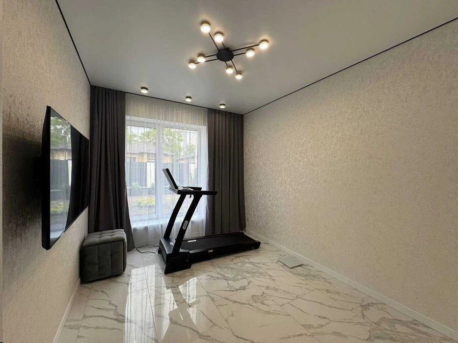 Two-story house with renovation for 4 rooms!