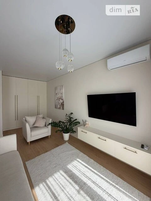 Продаж 1к квартири 35.6 кв. м на вул. Грушева 4 • ID 3479785