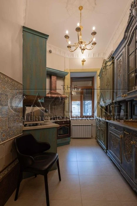 Продаж квартири, вул. Михайлівська, історичний центр