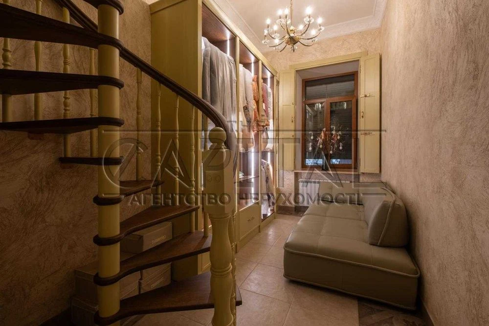 Продаж квартири, вул. Михайлівська, історичний центр