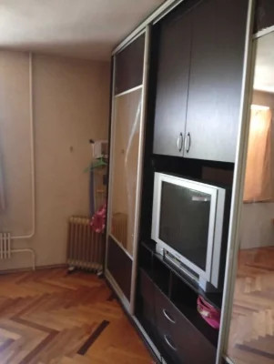 Продам 2- х комн квартиру, улучшенной планировки,метро "Двор