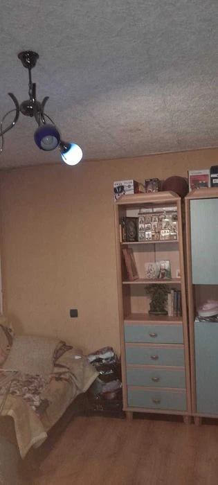 Продам 2- х комн квартиру, улучшенной планировки,метро "Двор