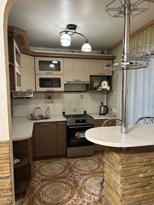 продаж 2 кімн квартири з АО в центрі