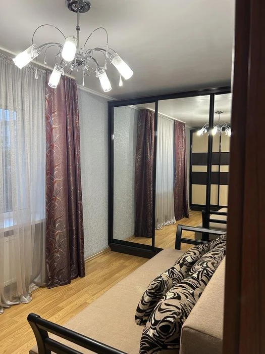 продаж 2 кімн квартири з АО в центрі