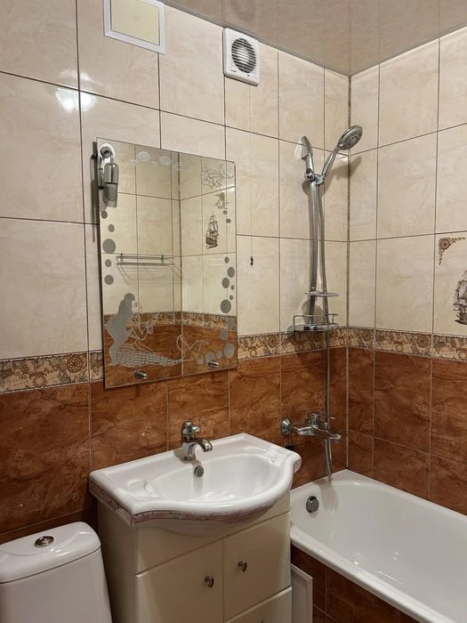 продаж 2 кімн квартири з АО в центрі
