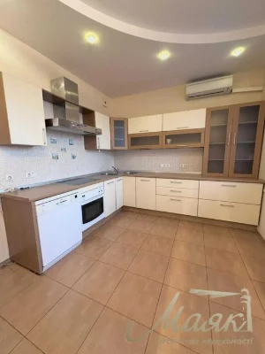 Price reduced! Exclusive 3-room apartment for sale on ul.