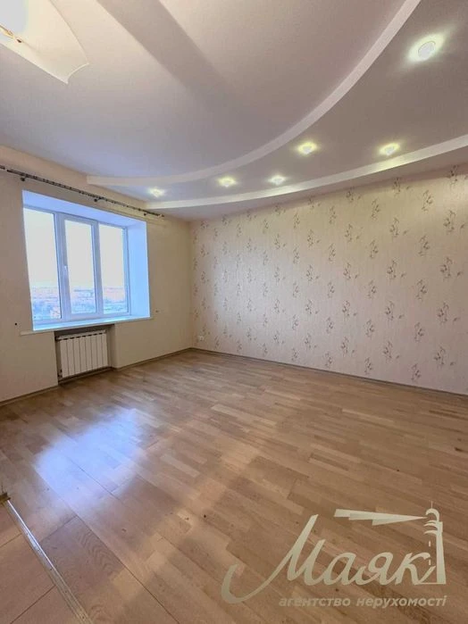 Price reduced! Exclusive 3-room apartment for sale on ul.