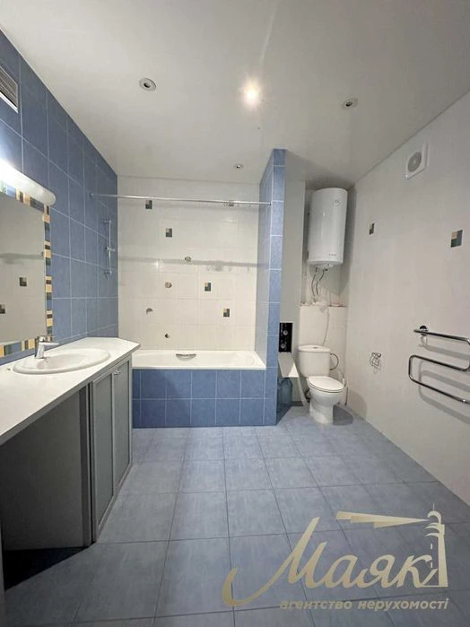 Price reduced! Exclusive 3-room apartment for sale on ul.