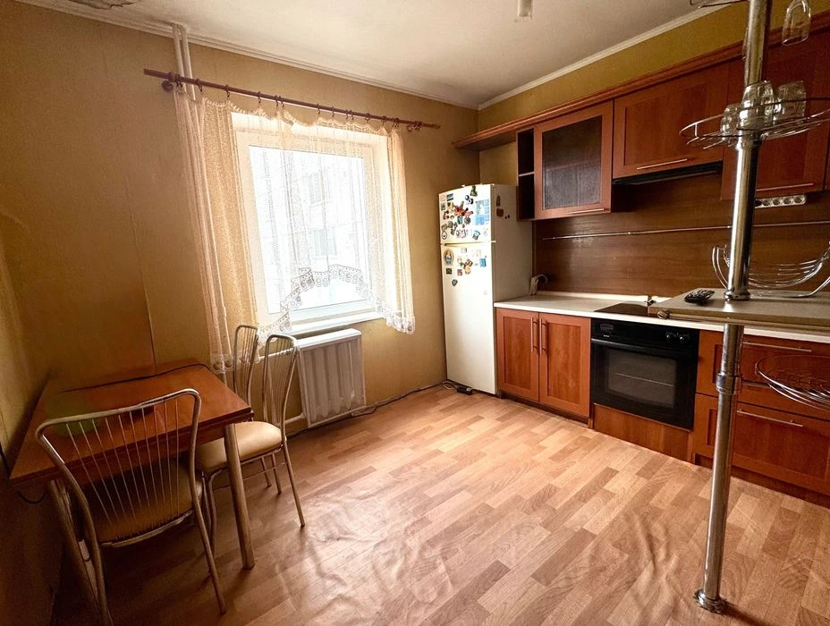 Продаж 2к квартири з ремонтом, вул. Милославська, Троєщина