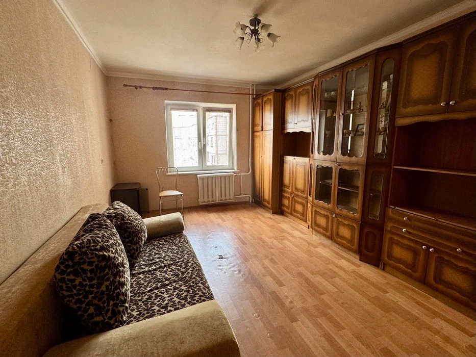 Продаж 2к квартири з ремонтом, вул. Милославська, Троєщина